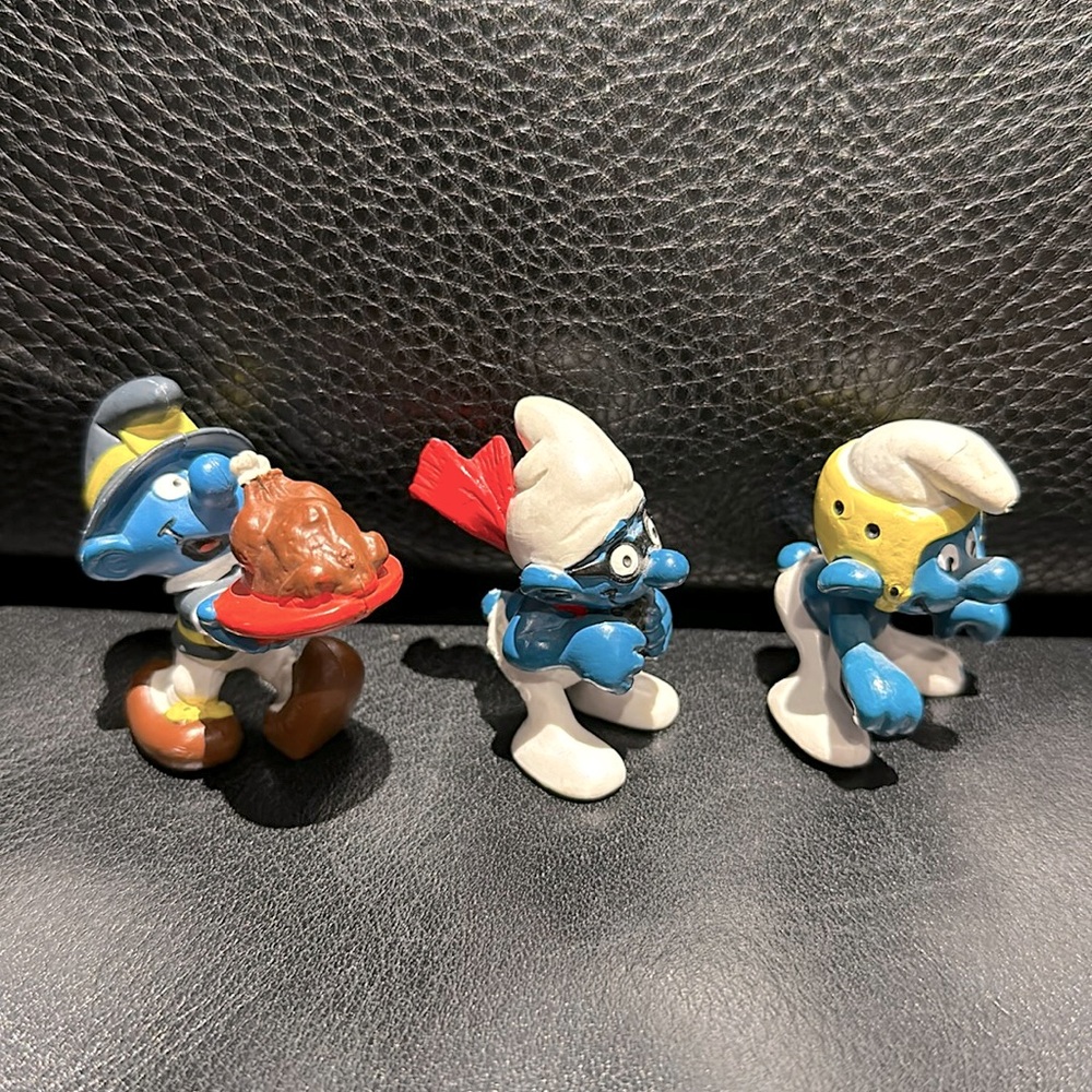 3 Smurfs